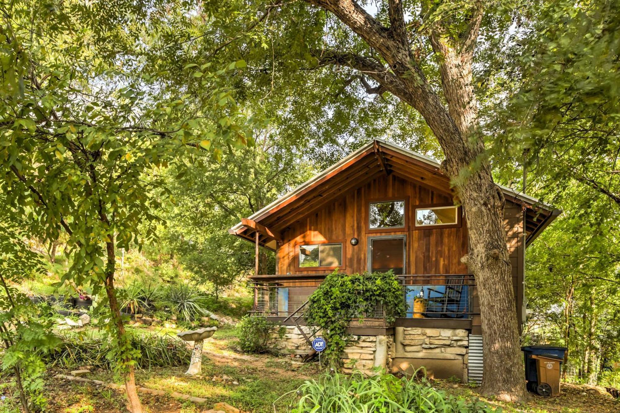 Апартаменты Chic East Austin Studio Bungalow With Spacious Yard! Экстерьер фото